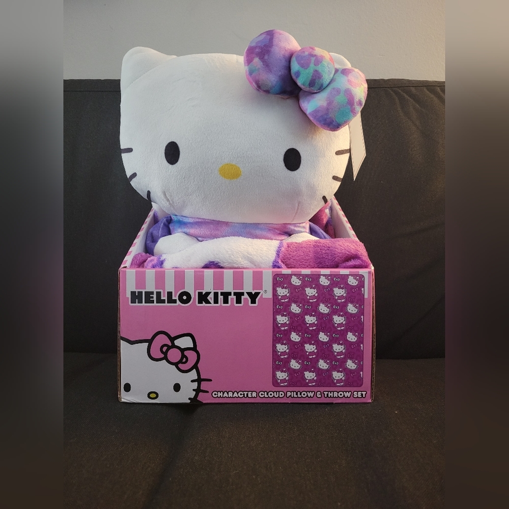 Hello Kitty blanket and plush set